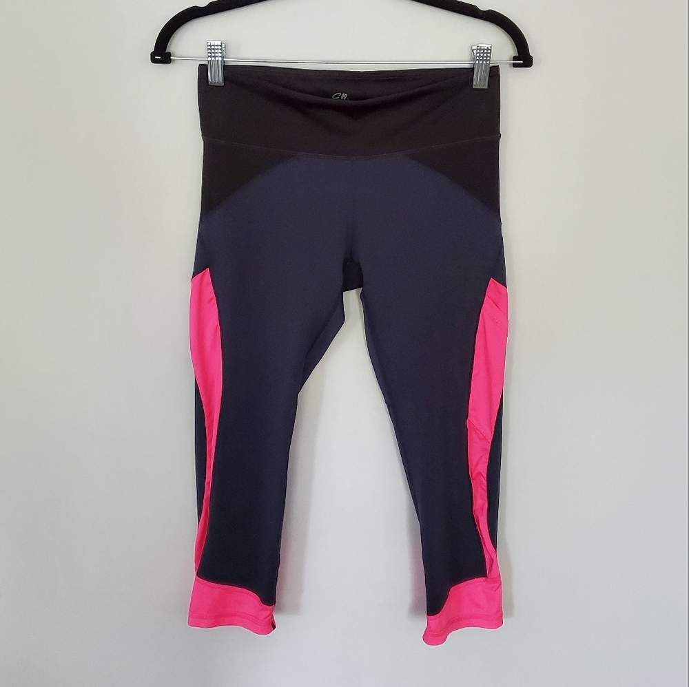 Ellie Capri Leggings size M